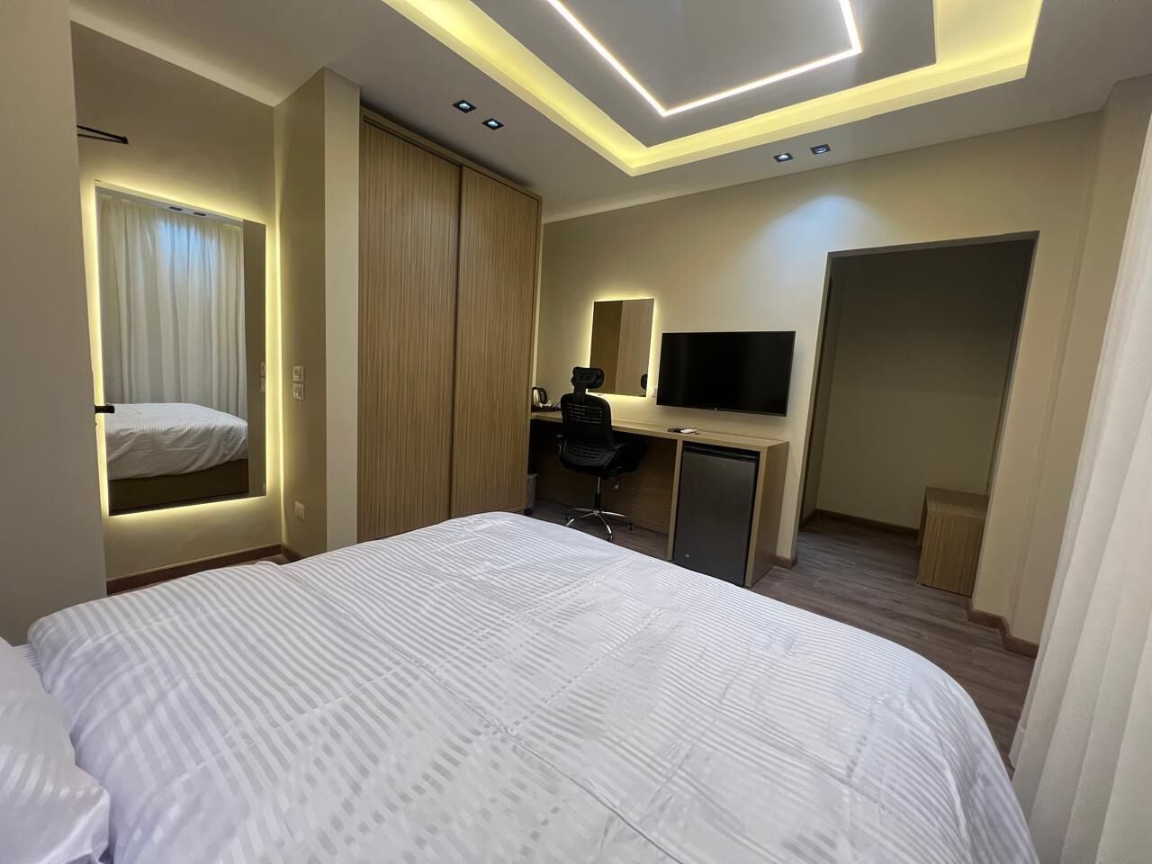 1 dormitorio, tabla de planchar con plancha, wifi y ropa de cama