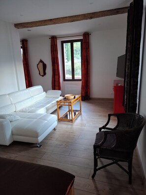 TV - Furnished Appartment Au Pied du Mercantour (Fontan)