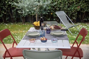 Outdoor dining - Vrbo Property (Pietrasanta)