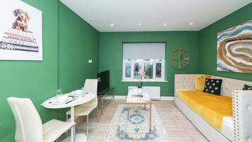Apartment, 1 Bedroom | Living room