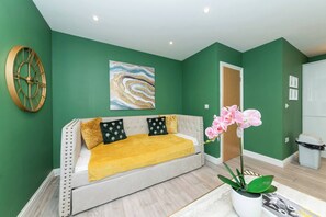 Apartment, 1 Bedroom | Interior - Ibex House Free Parking 2bed Fully Equipped Flat (Reading)
