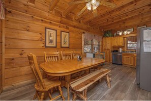 Dining - Log Inn: 5BR Gatlinburg Cabin Retreat (Gatlinburg)