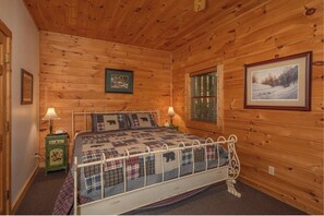 WiFi, bed sheets - Log Inn: 5BR Gatlinburg Cabin Retreat (Gatlinburg)
