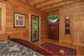WiFi, bed sheets - Log Inn: 5BR Gatlinburg Cabin Retreat (Gatlinburg)