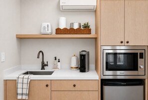 Private kitchen - Bella Notte Studio 2 by the beach (Pleasure Point)