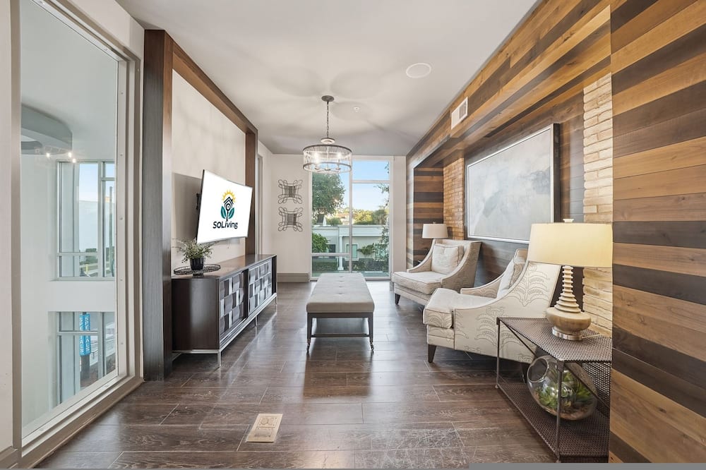 Modern 2BR w Pool Pet-friendly Unit 19 - Hyde Park, FL