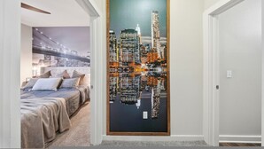 A bedroom with a bed, a nightstand, and a wall-mounted mirror. - Stylish 2BR w Balcony Pool Pet-friendly 15 (Tampa)