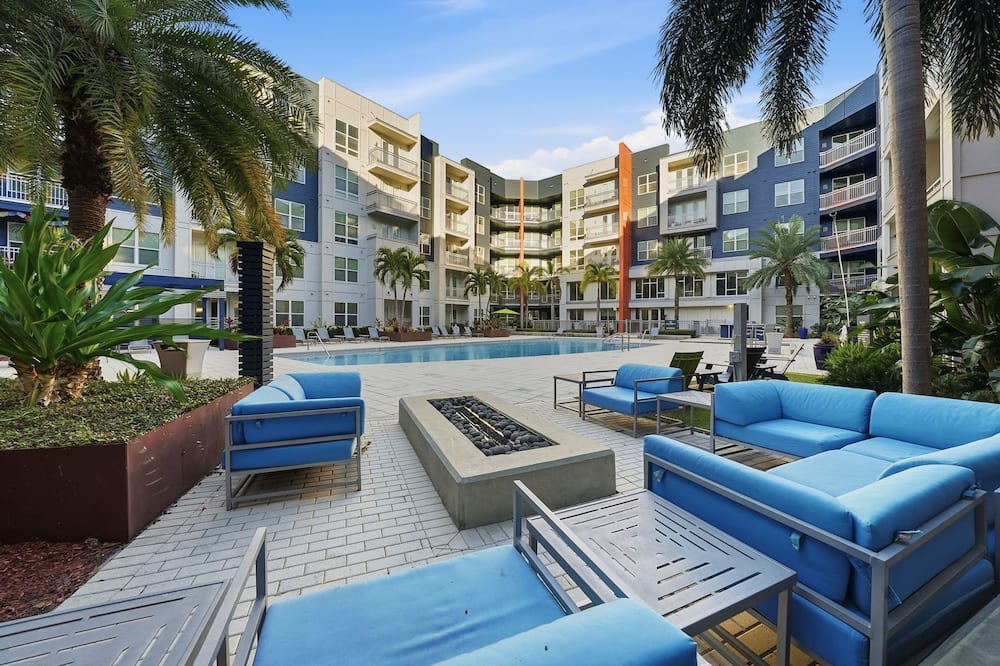 Modern 2BR w Pool Pet-friendly Unit 17 - Hyde Park, FL