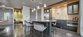 Modern 2BR w Pool Pet-friendly Unit 16