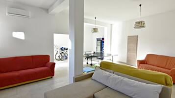 Apartment, 1 Bedroom, Balcony | Living room