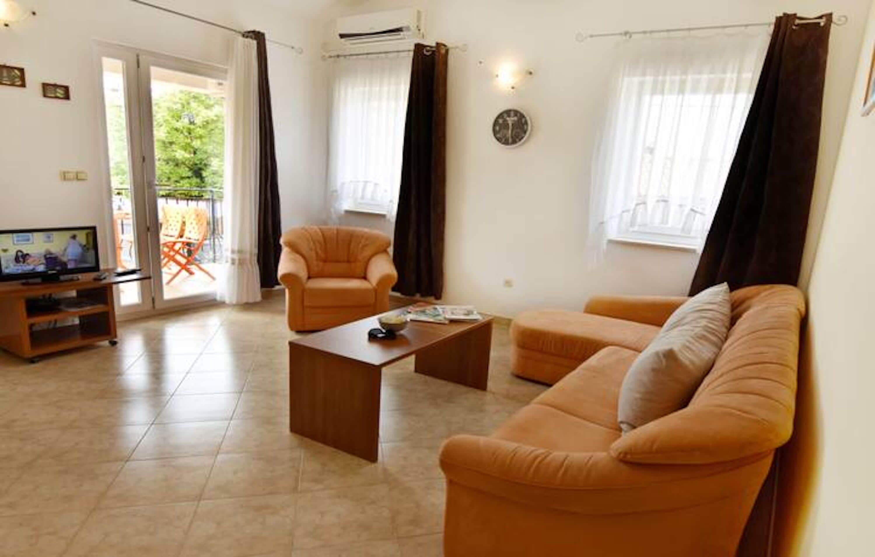 Apartment, 1 Bedroom, Balcony | Living room