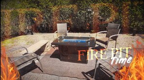 Outdoor spa tub - Elegant modern cottage in the heart of Bridgehampton, NY near Sag Harbor, NY. (Bridgehampton)
