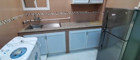 Standard Apartment, Balcony, Garden View | Private kitchen