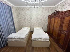 Habitación con 1 cama matrimonial o 2 individuales, vista al jardín | Spa