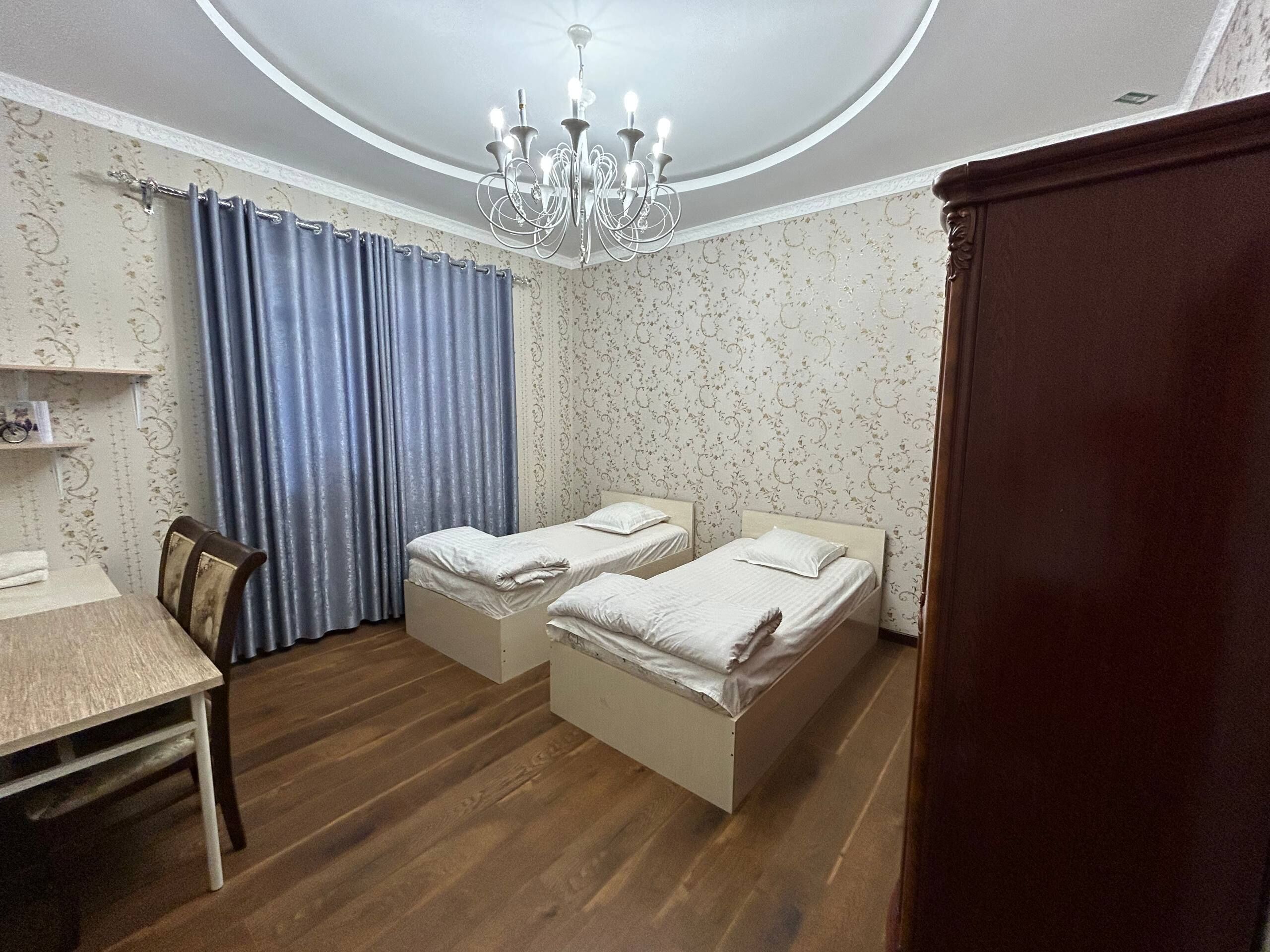 Habitación con 1 cama matrimonial o 2 individuales, vista al jardín | Caja de seguridad en la habitación y insonorización 