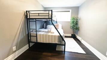 Escritorio, wifi y ropa de cama