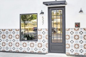 Exterior detail - Chic Downtown Bedroom | 15 Min to Tamarack Beach! (Vista)