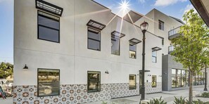 Exterior - Modern Stay | 15 Min to Beach | Heart of Vista (Vista)