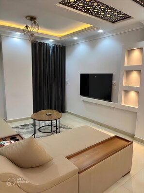 Smart TV - AIr-conditioned tWo-bedroom apartment near pyramids (Pyramids Gardens)