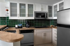 Private kitchen - Westin Laguna Mar w/ocean view balcony,2/br 2/ba full kitchen villa in Cancún (Cancún)
