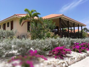 Exterior - Blue Bay Villa Curacao, 250 meters from the beach. Suitable for 6 people. (Sint Michiel)