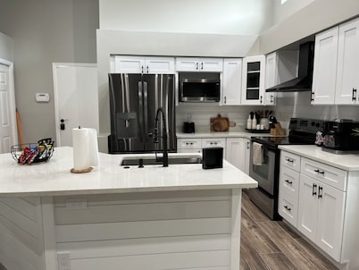 Spacious heated Pool Home with Smart TVs and Pool Table.