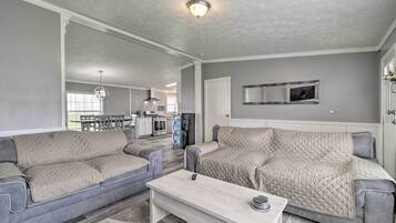 Smart TV, fireplace