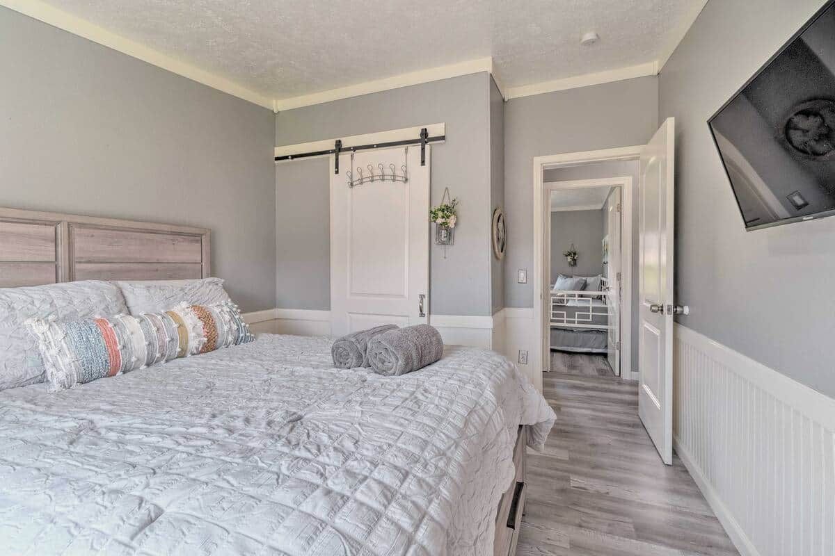 3 bedrooms, travel cot, WiFi, bed sheets