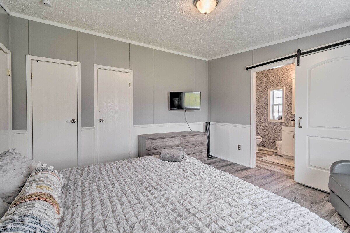 3 bedrooms, travel crib, WiFi, bed sheets