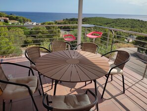 Outdoor dining - Eugenie's lighthouse (Llançà)
