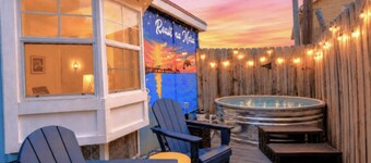 Cowboy Pool • Steps to Beach! • King Bed • Parking + Bikes