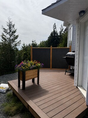 Terrace/patio - Beautiful View, Pet Friendly, Rural, Luna Blanca Lookout  (Sooke)