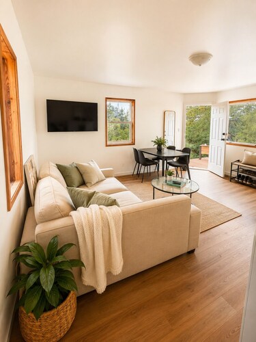 Beautiful View, Pet Friendly, Rural, Luna Blanca Lookout 