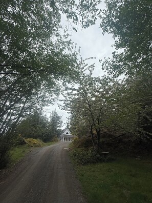 Miscellaneous - Beautiful View, Pet Friendly, Rural, Luna Blanca Lookout  (Sooke)
