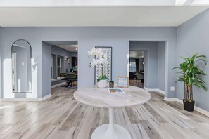 Lobby - Relaxing Getaway with Private Hot Tub 7 Br 4 bath (Port Arthur)