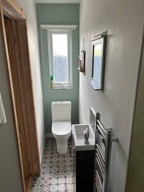Bathroom - Cosy Cabin (New Hedges)