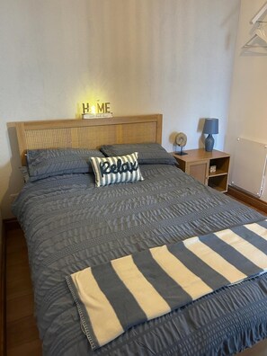 Room - Cosy Cabin (New Hedges)