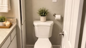 タオル、石鹸、トイレットペーパー