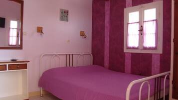 Iron/ironing board, WiFi, bed sheets