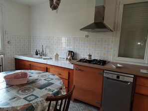 A kitchen with a sink, stove, and dishwasher. - "Rosa-Lina" Apartment in a quiet villa in the countryside. (Sapois)