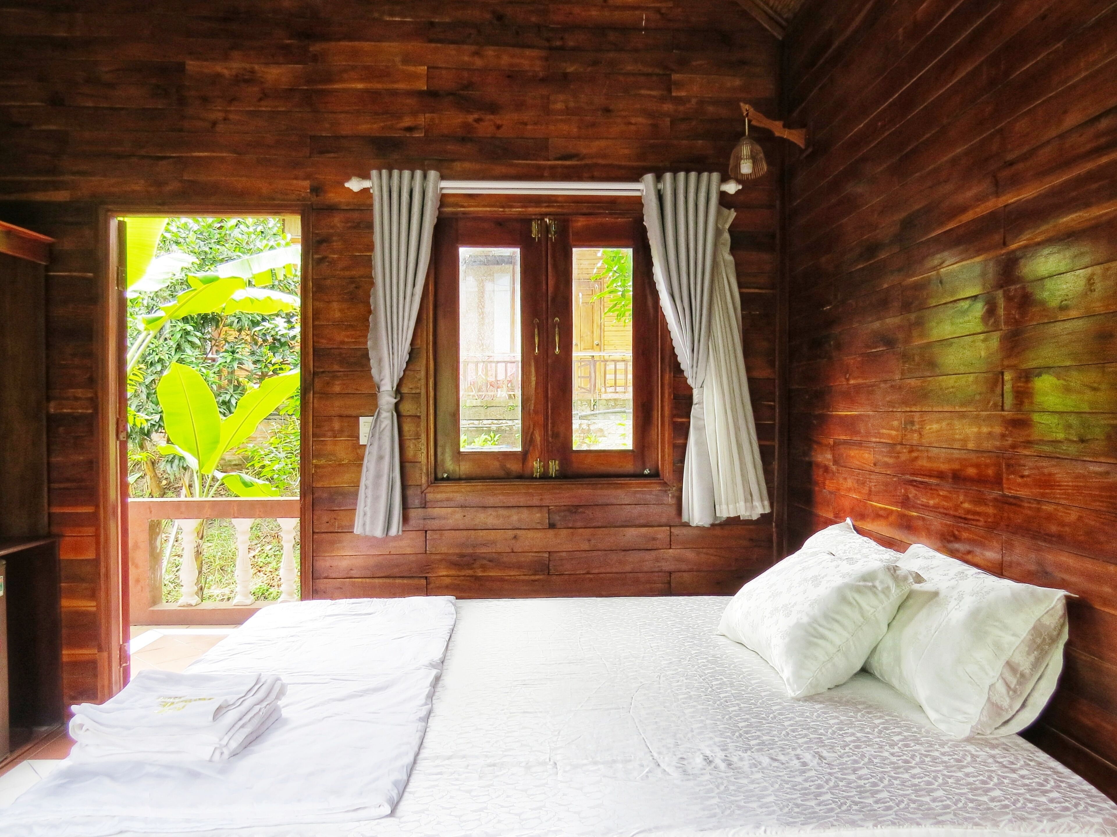 Deluxe Bungalow, Garden View | Free minibar items, desk, free WiFi