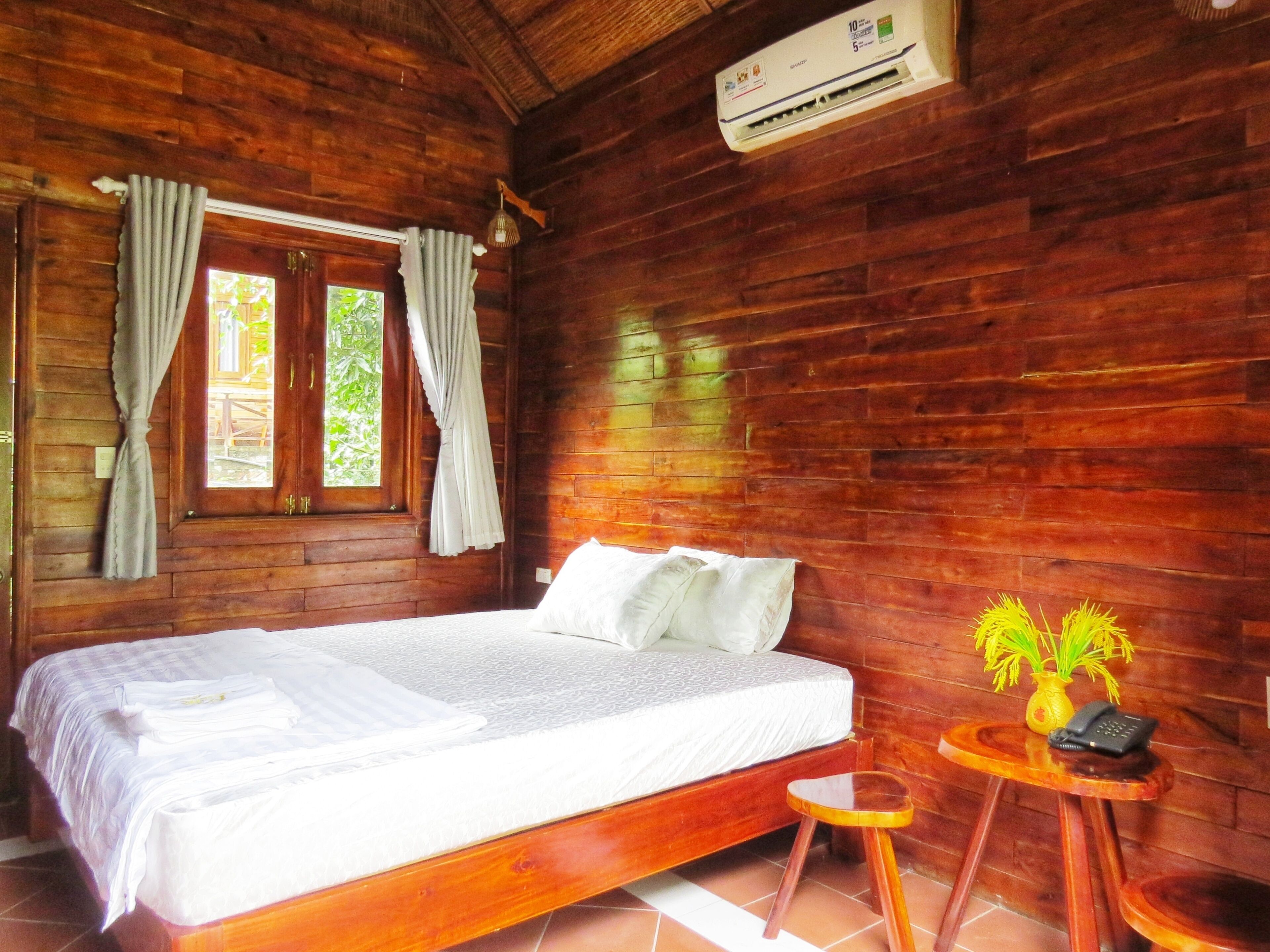 Deluxe-bungalow, näköala puutarhaan | Minibaari (osa tuotteista ilmaisia), työpöytä, ilmainen Wi-Fi