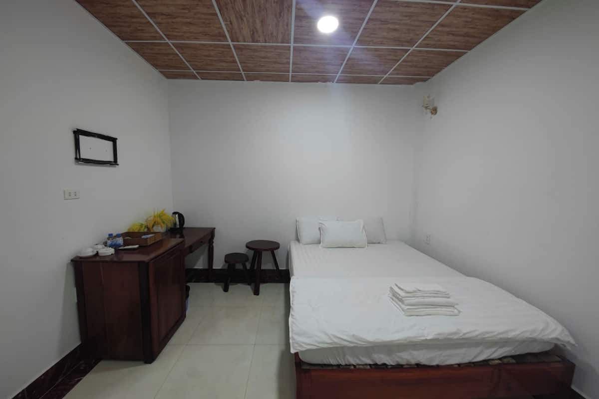 Habitación doble estándar | Artículos del minibar gratis, escritorio y wifi gratis