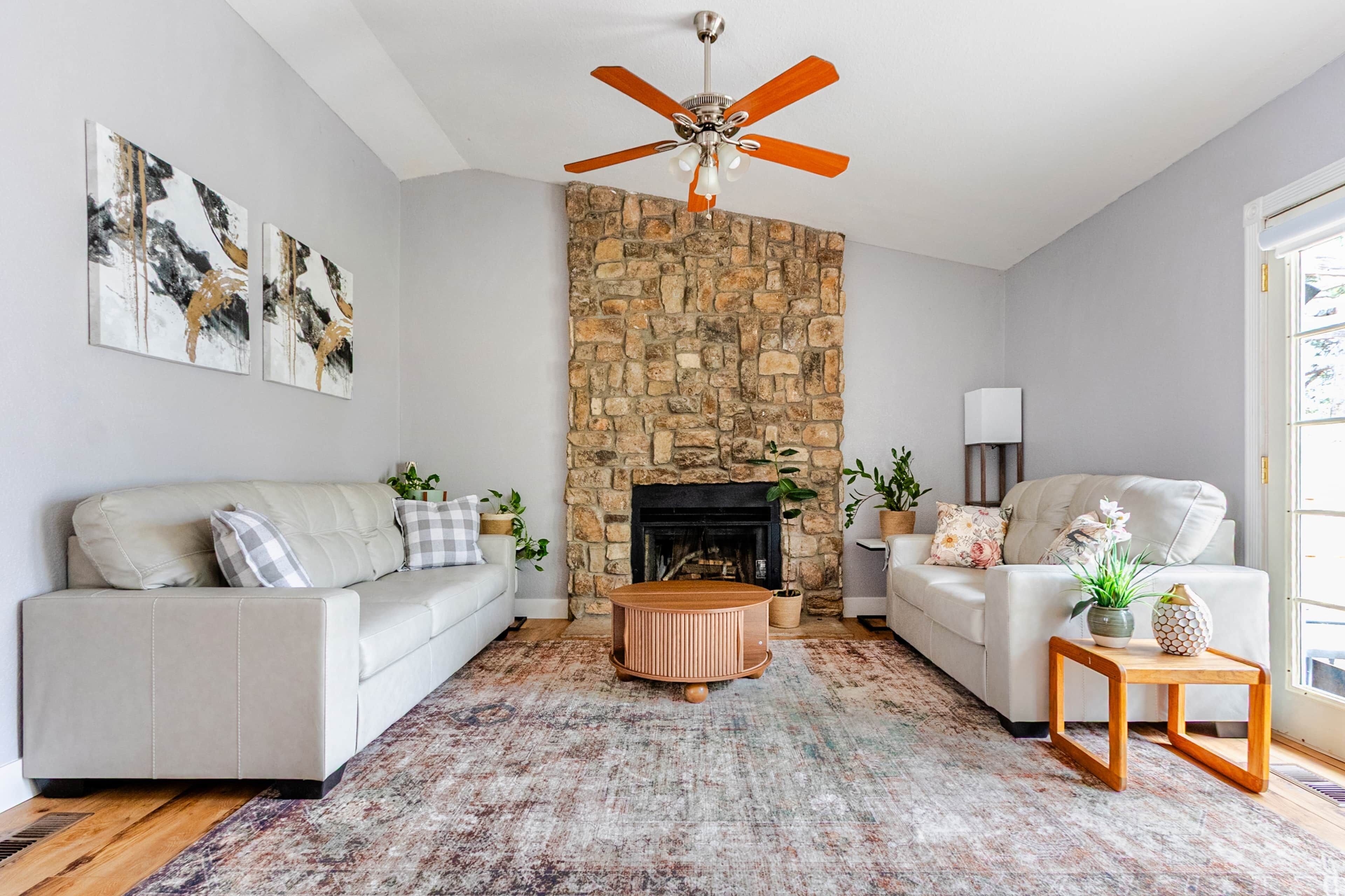 TV, fireplace