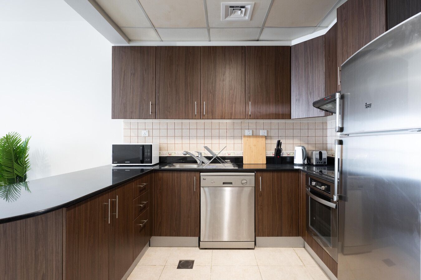 Executive Apartment, 1 Bedroom, Kitchen, Bay View | Private kitchen | Full-sized fridge, microwave, oven, stovetop