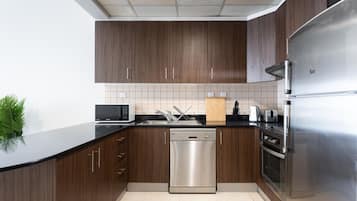 Executive Apartment, 1 Bedroom, Kitchen, Bay View | Private kitchen | Full-sized fridge, microwave, oven, stovetop