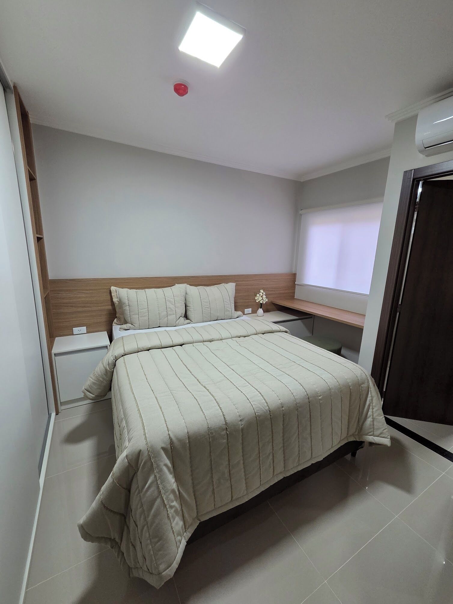 3 habitaciones, tabla de planchar con plancha, wifi y ropa de cama 