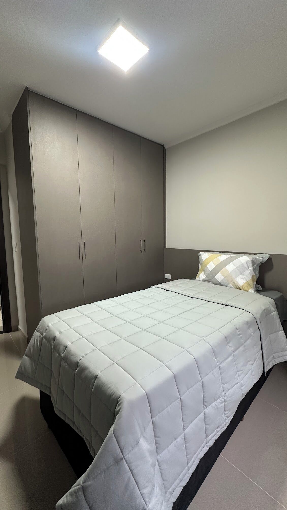3 slaapkamers, een strijkplank/strijkijzer, wifi, beddengoed