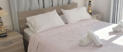 2 bedrooms, iron/ironing board, WiFi, bed sheets