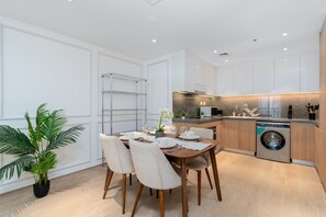 Apartamento Premium, 2 habitaciones, vistas al mar | Comedor